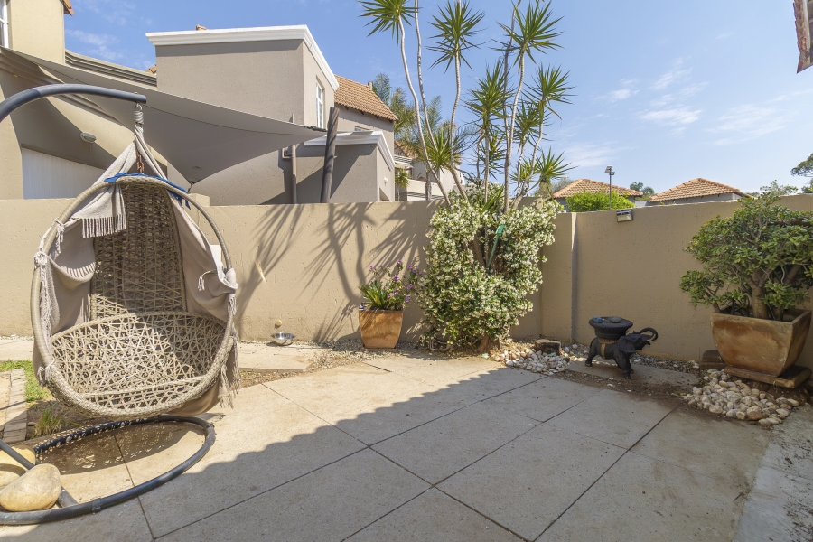 1 Bedroom Property for Sale in Bryanston Gauteng