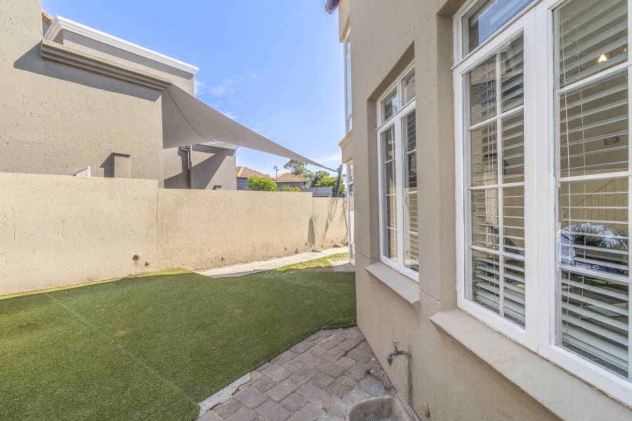 1 Bedroom Property for Sale in Bryanston Gauteng