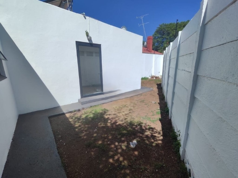 To Let 1 Bedroom Property for Rent in Highlands North Gauteng
