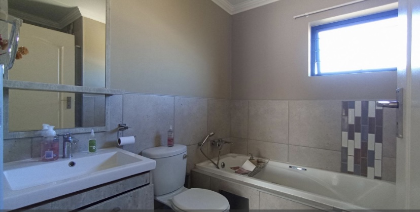 3 Bedroom Property for Sale in Amberfield Gauteng