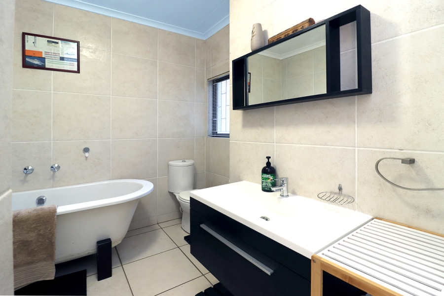 2 Bedroom Property for Sale in Greenstone Hill Gauteng