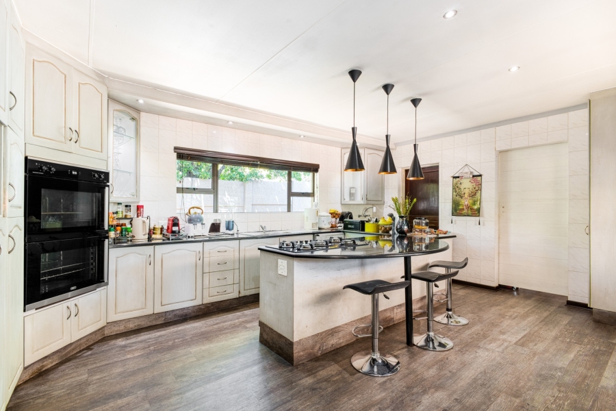 5 Bedroom Property for Sale in Lonehill Gauteng