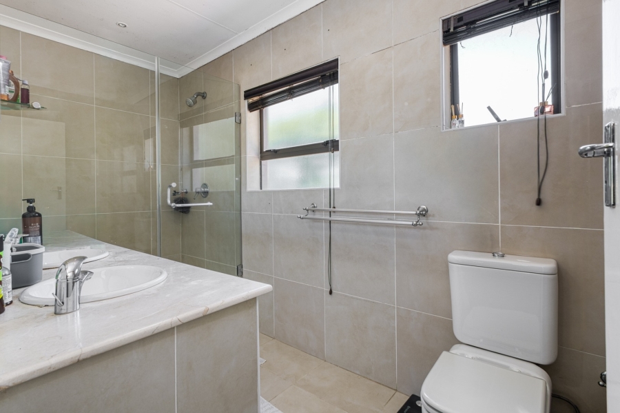 5 Bedroom Property for Sale in Lonehill Gauteng