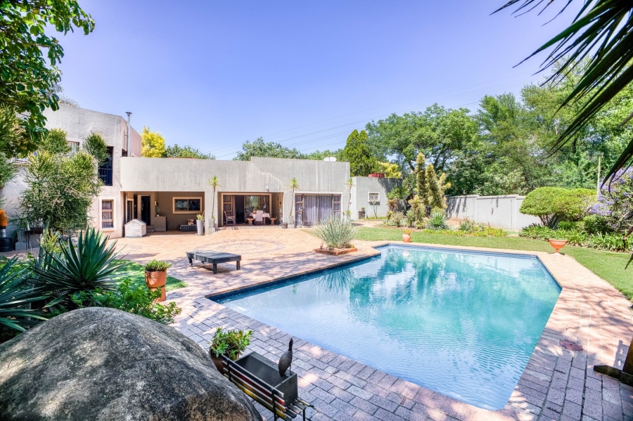 5 Bedroom Property for Sale in Lonehill Gauteng