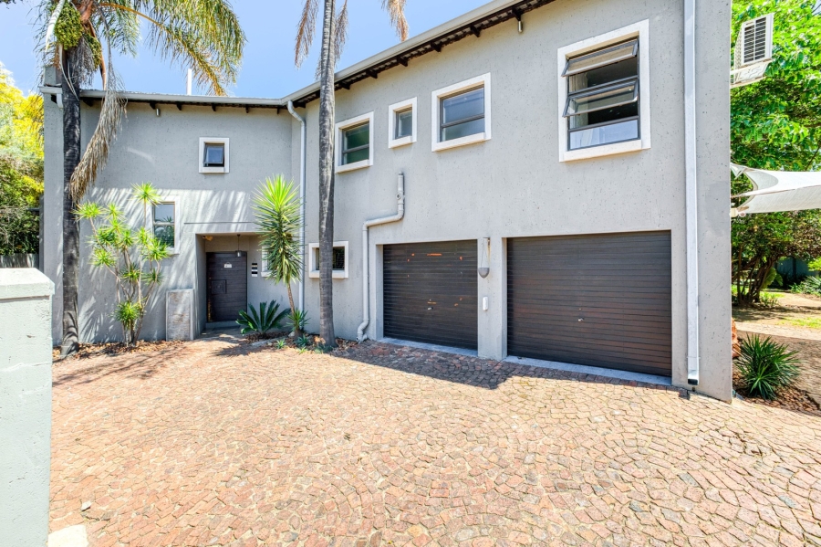 5 Bedroom Property for Sale in Lonehill Gauteng