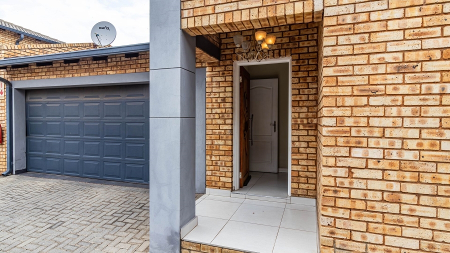 3 Bedroom Property for Sale in Raceview Gauteng
