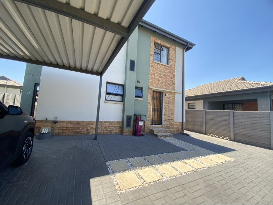 4 Bedroom Property for Sale in Lotus Gardens Gauteng