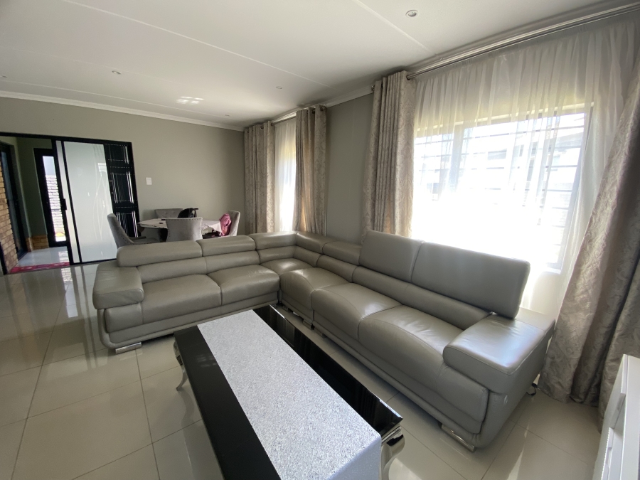 4 Bedroom Property for Sale in Lotus Gardens Gauteng