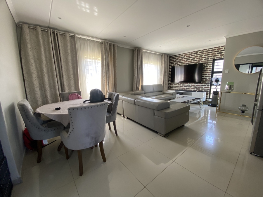 4 Bedroom Property for Sale in Lotus Gardens Gauteng