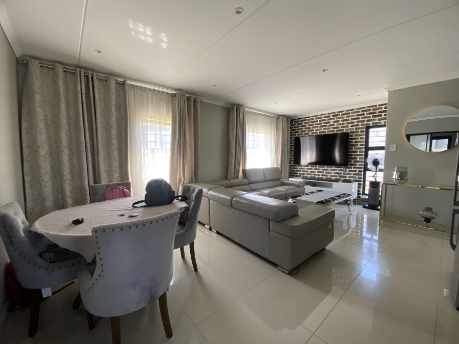 4 Bedroom Property for Sale in Lotus Gardens Gauteng