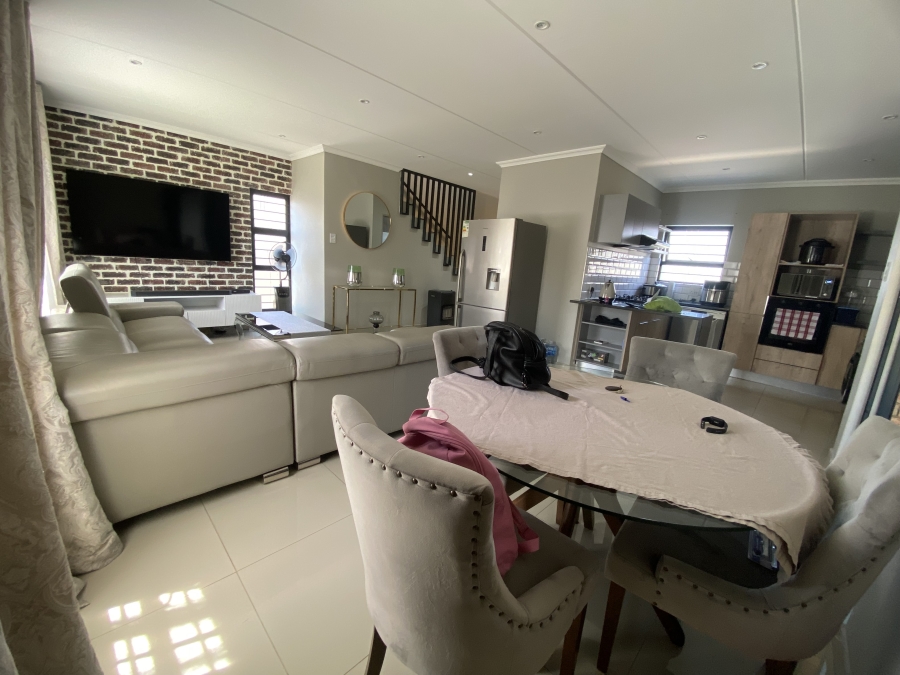4 Bedroom Property for Sale in Lotus Gardens Gauteng