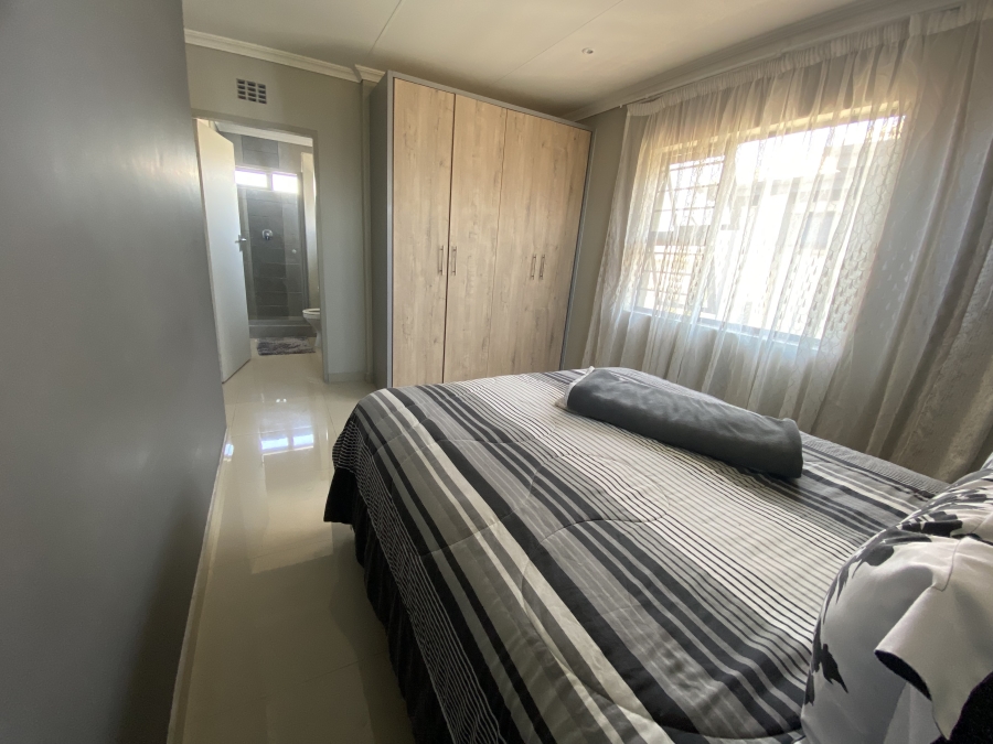 4 Bedroom Property for Sale in Lotus Gardens Gauteng