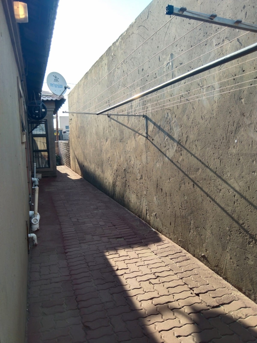 To Let 3 Bedroom Property for Rent in Kwenele Gauteng