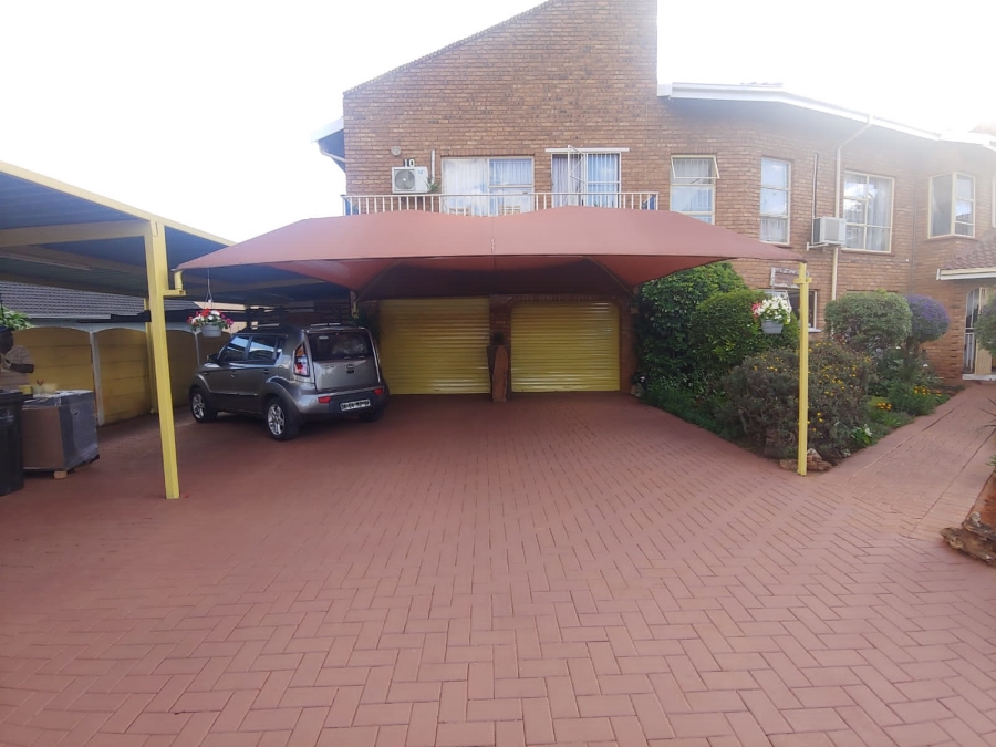 5 Bedroom Property for Sale in Dersley Gauteng