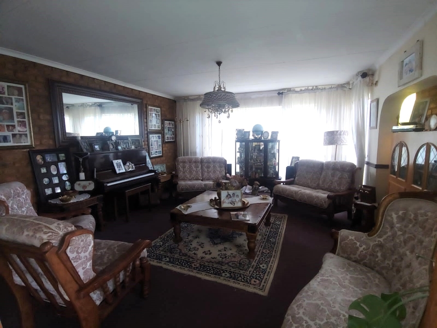 5 Bedroom Property for Sale in Dersley Gauteng