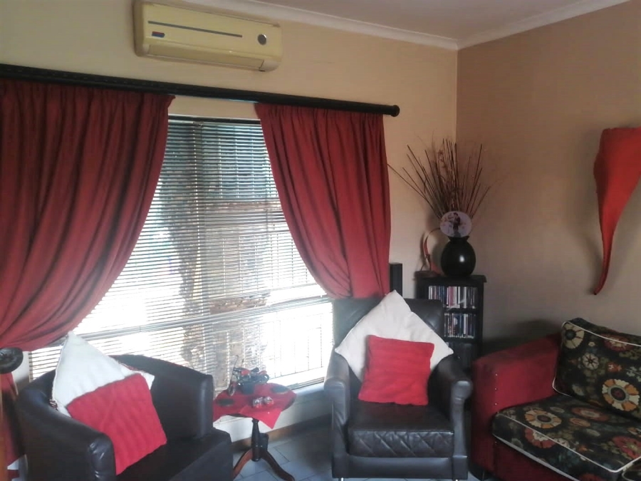 5 Bedroom Property for Sale in Dersley Gauteng