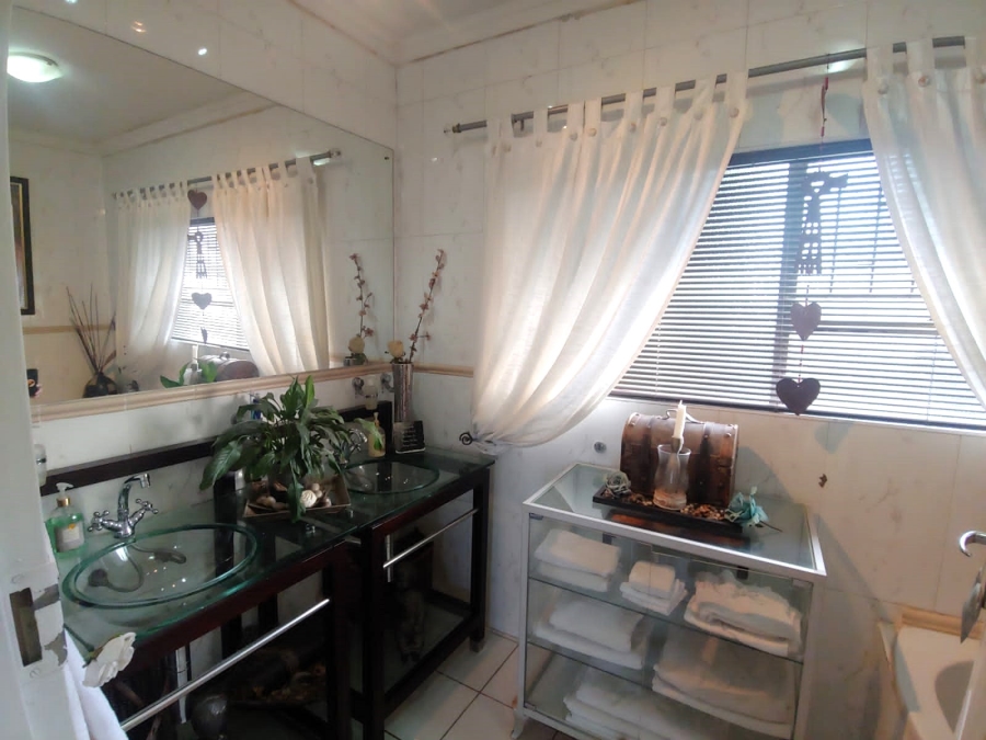 5 Bedroom Property for Sale in Dersley Gauteng