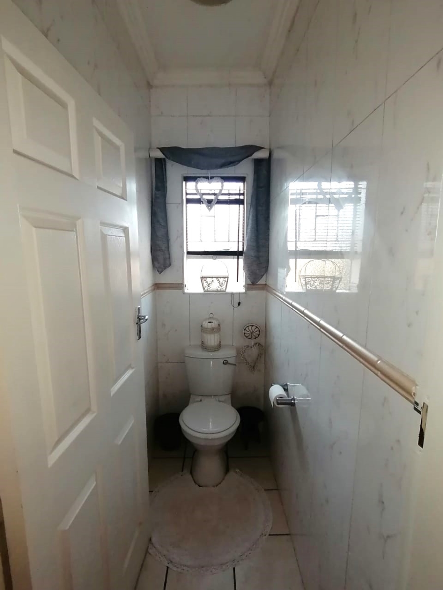 5 Bedroom Property for Sale in Dersley Gauteng