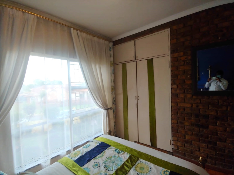 5 Bedroom Property for Sale in Dersley Gauteng