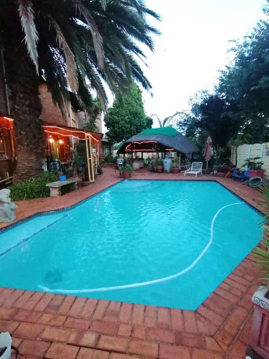 5 Bedroom Property for Sale in Dersley Gauteng