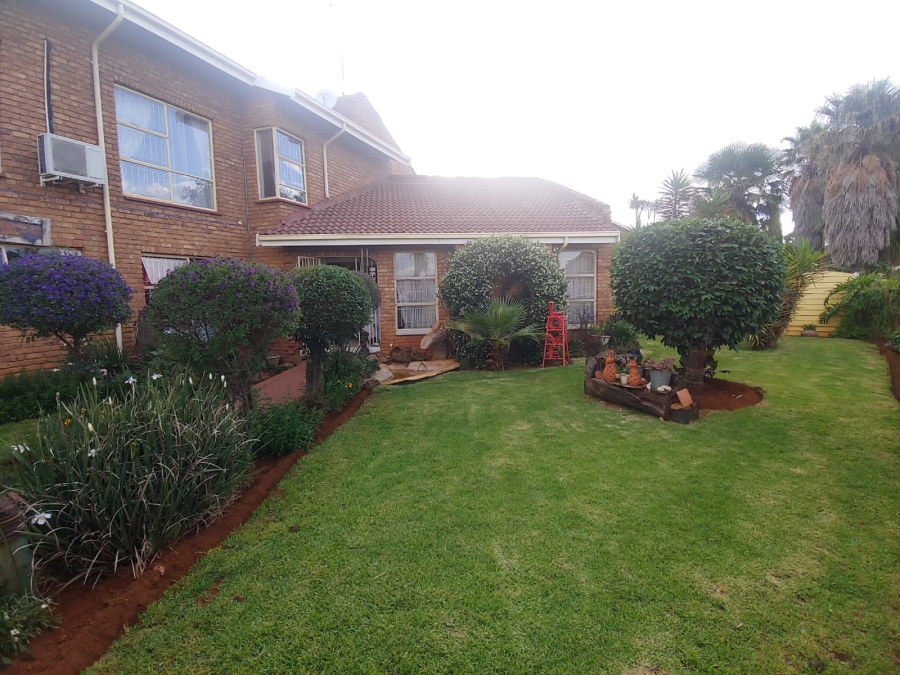 5 Bedroom Property for Sale in Dersley Gauteng