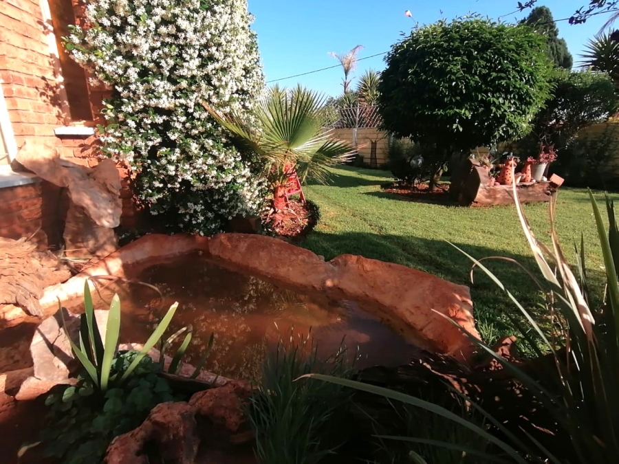 5 Bedroom Property for Sale in Dersley Gauteng