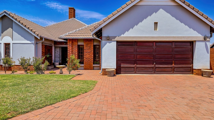 To Let 3 Bedroom Property for Rent in Rietvlei Ridge Country Estate Gauteng