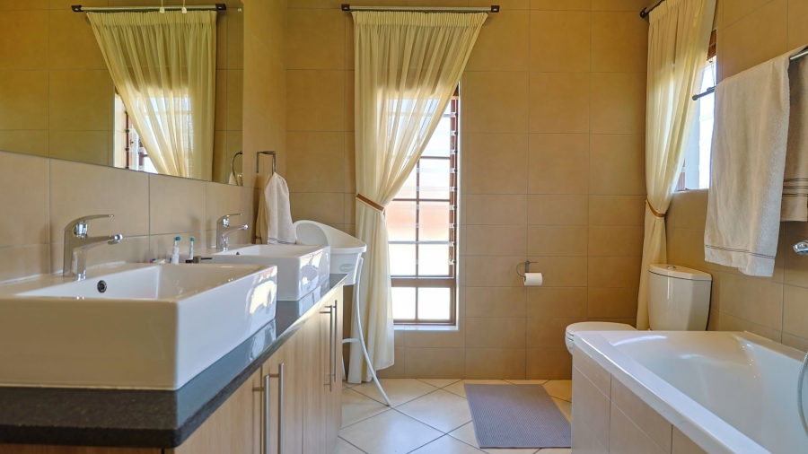 To Let 3 Bedroom Property for Rent in Rietvlei Ridge Country Estate Gauteng