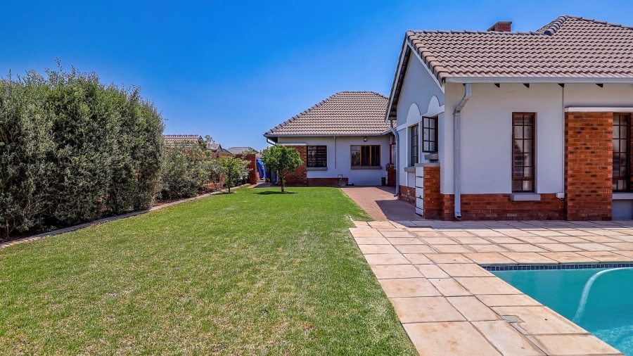 To Let 3 Bedroom Property for Rent in Rietvlei Ridge Country Estate Gauteng