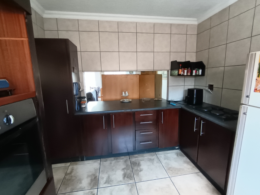 3 Bedroom Property for Sale in Brackenhurst Gauteng