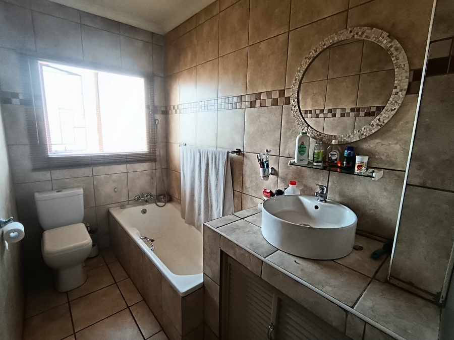 3 Bedroom Property for Sale in Brackenhurst Gauteng