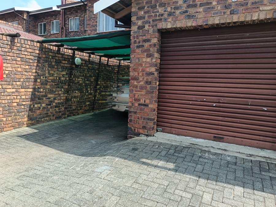3 Bedroom Property for Sale in Brackenhurst Gauteng