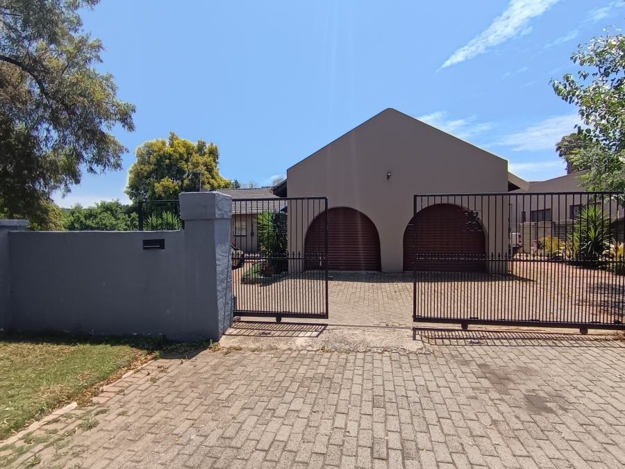 3 Bedroom Property for Sale in Brackendowns Gauteng