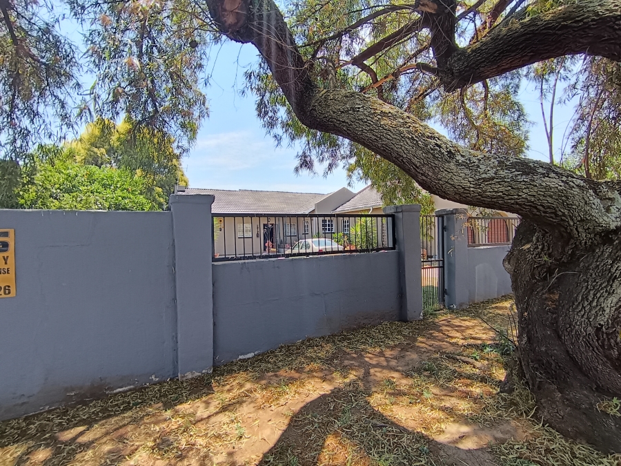 3 Bedroom Property for Sale in Brackendowns Gauteng