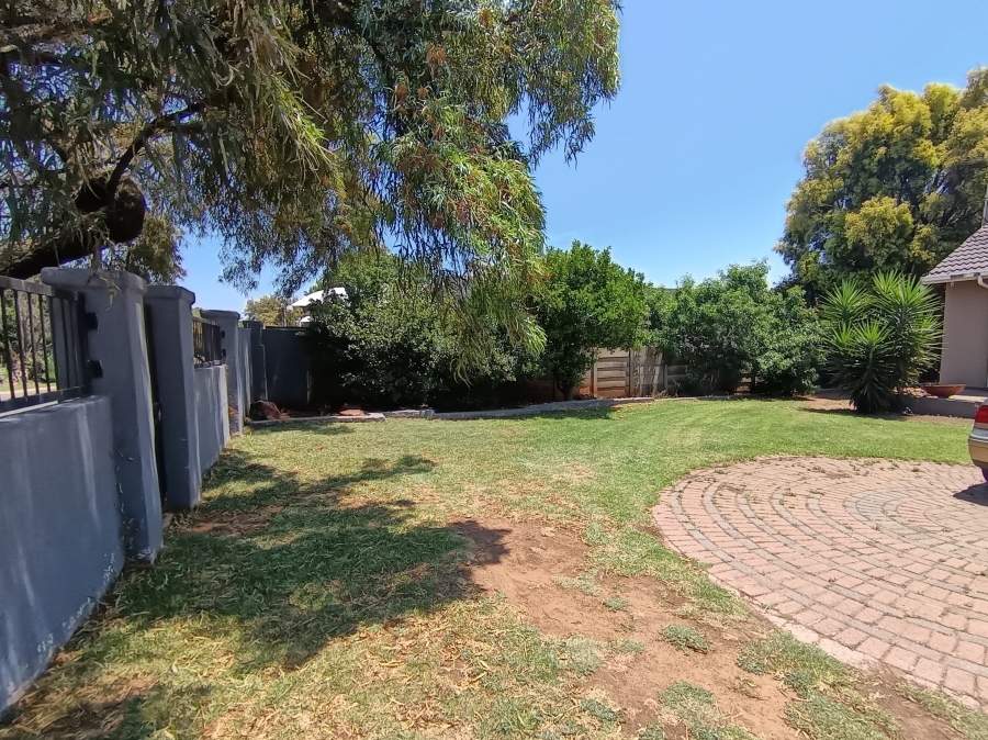 3 Bedroom Property for Sale in Brackendowns Gauteng