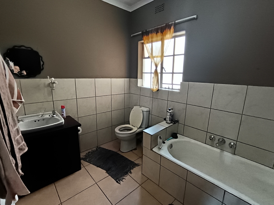 3 Bedroom Property for Sale in Brackendowns Gauteng