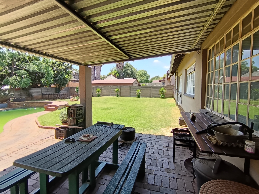 3 Bedroom Property for Sale in Brackendowns Gauteng