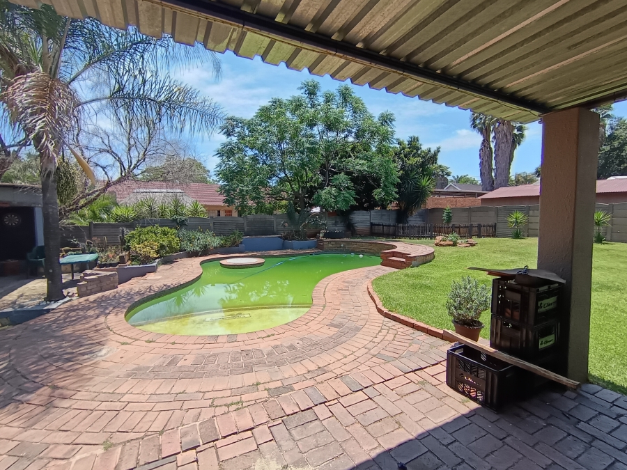 3 Bedroom Property for Sale in Brackendowns Gauteng