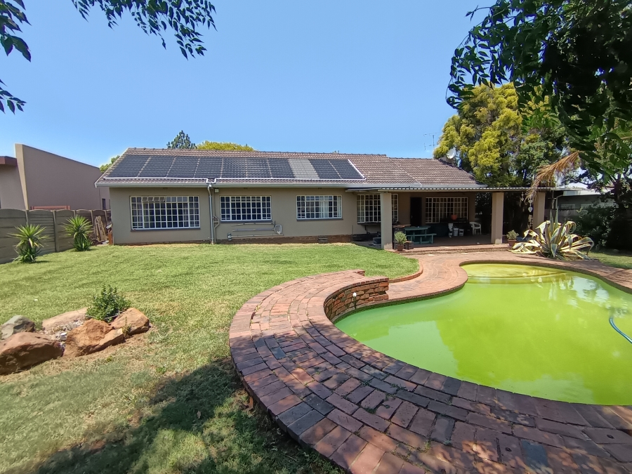 3 Bedroom Property for Sale in Brackendowns Gauteng