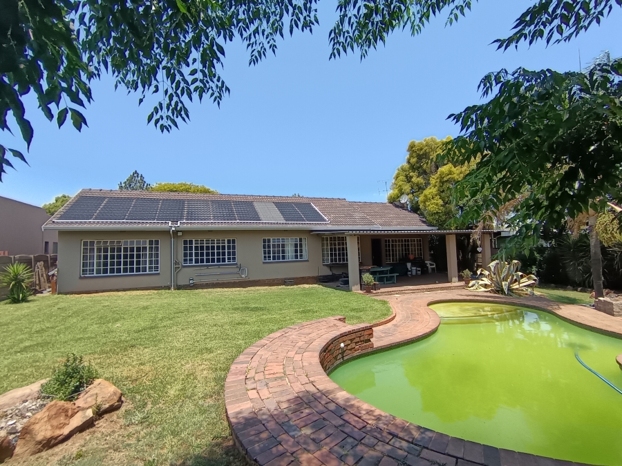 3 Bedroom Property for Sale in Brackendowns Gauteng