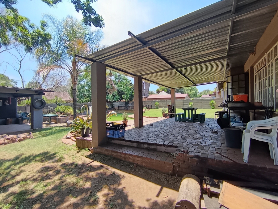 3 Bedroom Property for Sale in Brackendowns Gauteng