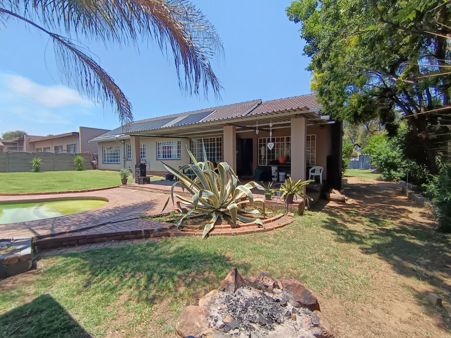 3 Bedroom Property for Sale in Brackendowns Gauteng