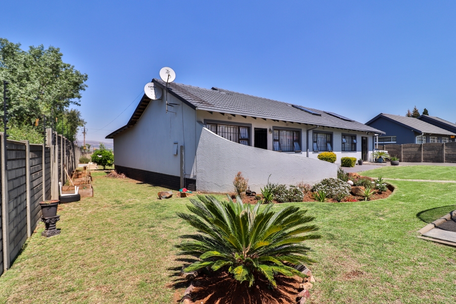 3 Bedroom Property for Sale in Brackendowns Gauteng
