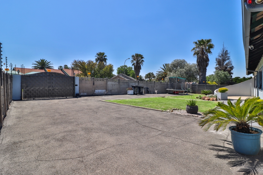 3 Bedroom Property for Sale in Brackendowns Gauteng