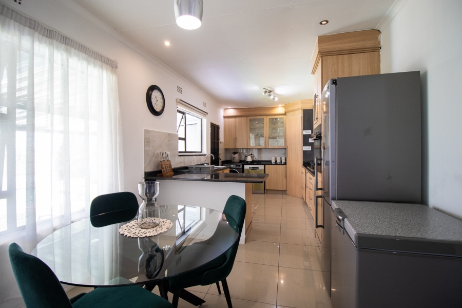 3 Bedroom Property for Sale in Brackendowns Gauteng