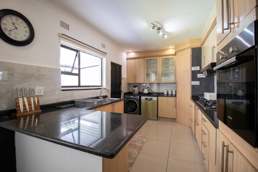 3 Bedroom Property for Sale in Brackendowns Gauteng