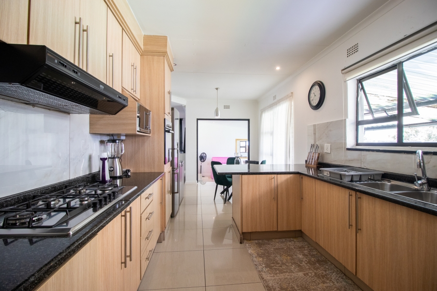 3 Bedroom Property for Sale in Brackendowns Gauteng