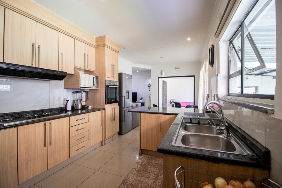 3 Bedroom Property for Sale in Brackendowns Gauteng