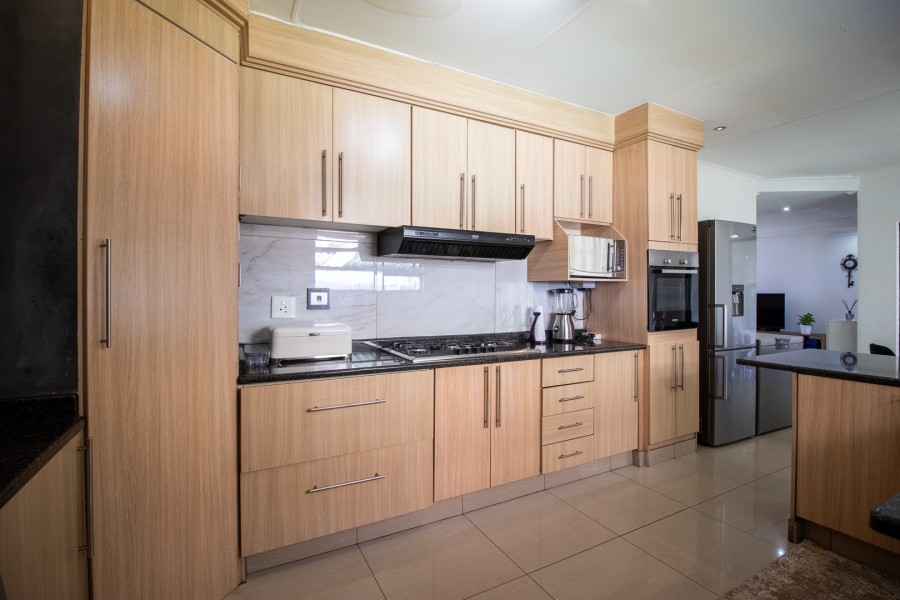 3 Bedroom Property for Sale in Brackendowns Gauteng