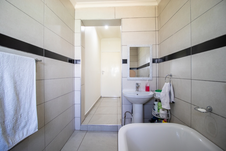 3 Bedroom Property for Sale in Brackendowns Gauteng